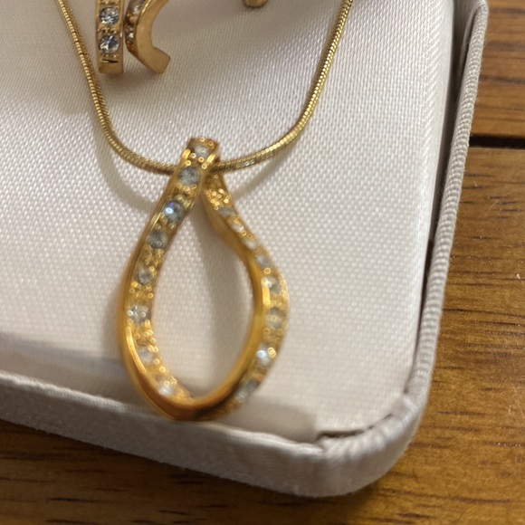 Roman Rhinestone Necklace Pierced earrings matching set in original box - Picture 2 of 4